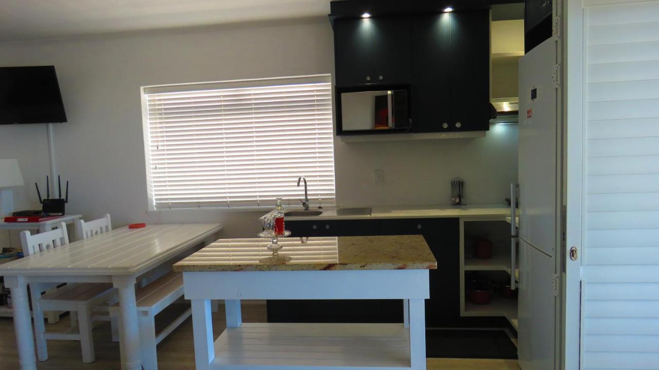 On The Beach Apartments Yzerfontein Exterior photo